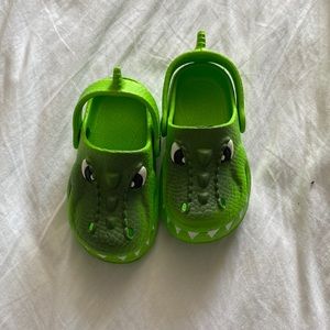 Brand new crocs (not croc brand) size 6